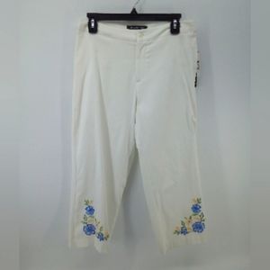 NWT Briggs White Floral Crop Pants Cotton Spandex Stretch 8